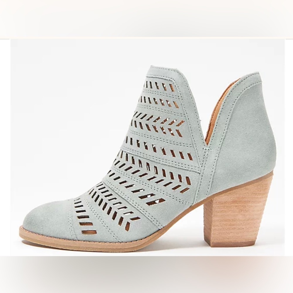 Frye & Co. Allister Feather Bootie
Pale Jade Size 9.5